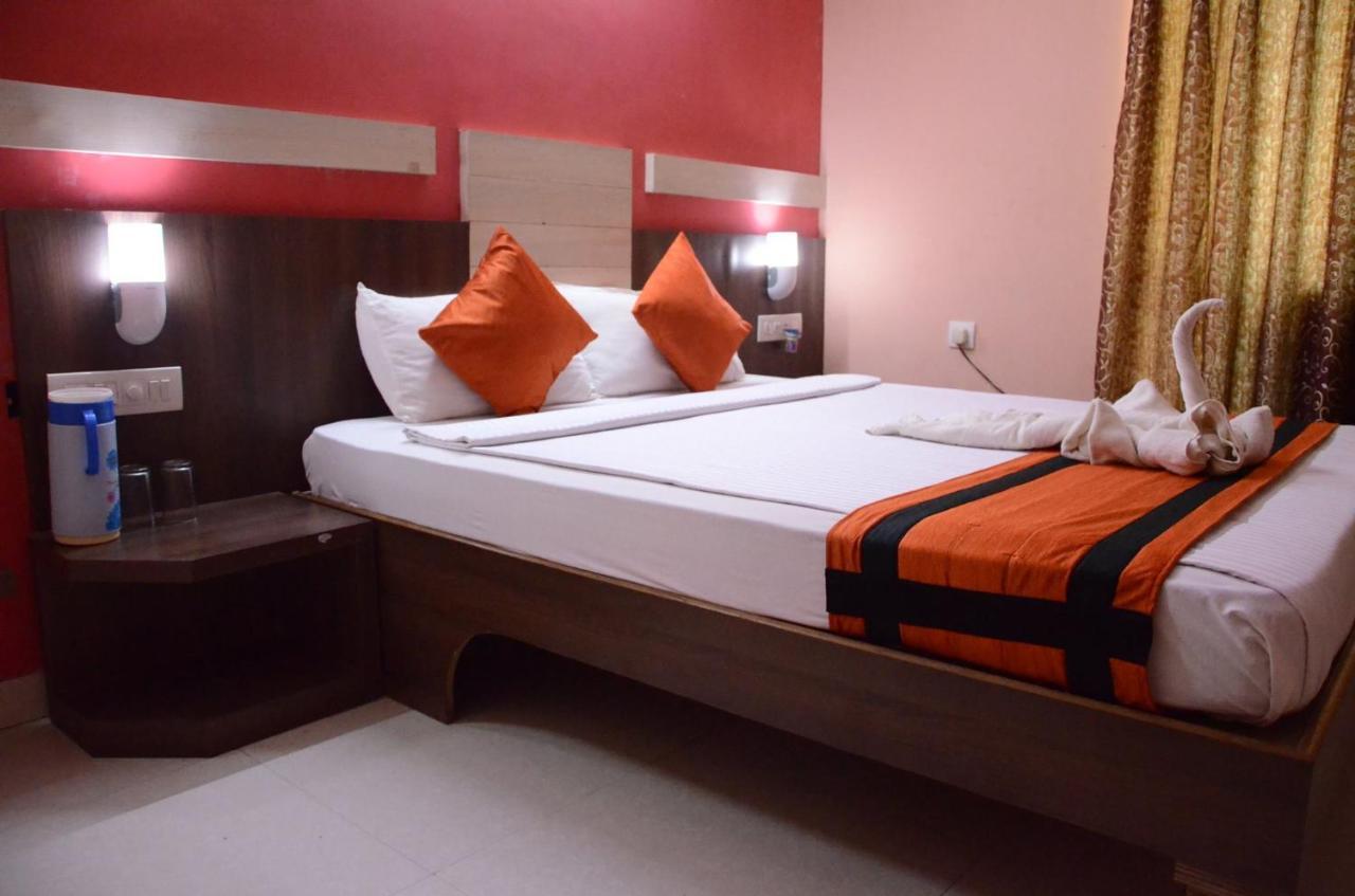 Hotel Park Lagoon Puri Buitenkant foto