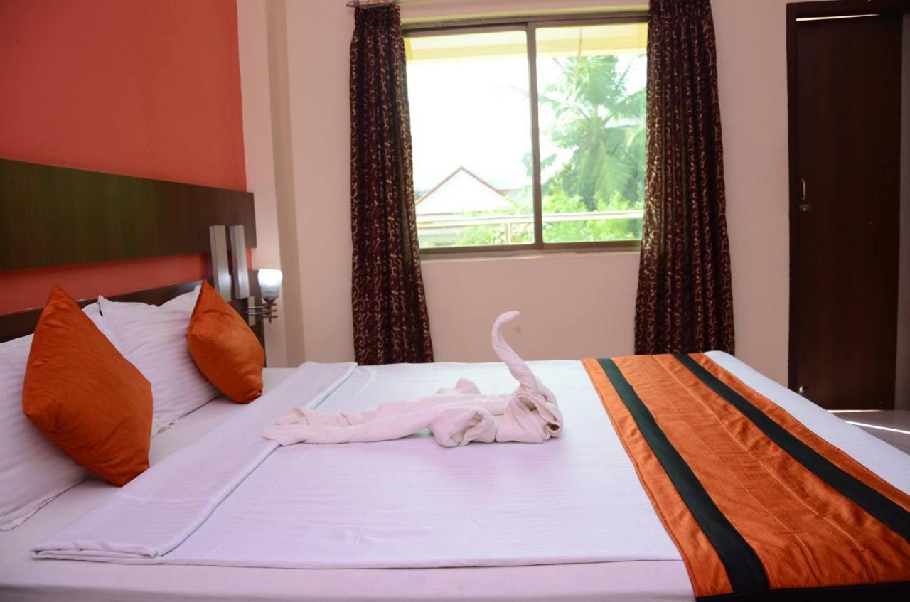 Hotel Park Lagoon Puri Buitenkant foto