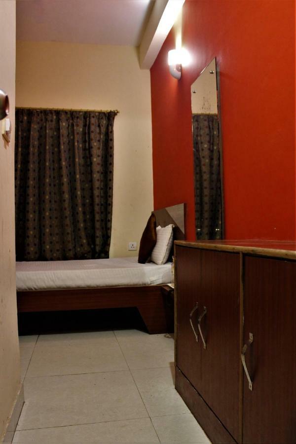 Hotel Park Lagoon Puri Buitenkant foto