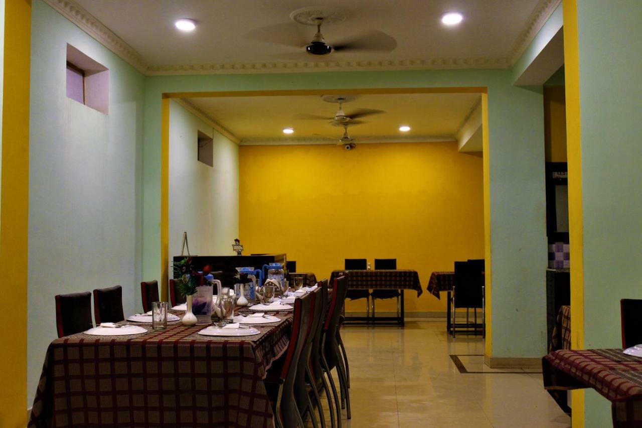 Hotel Park Lagoon Puri Buitenkant foto