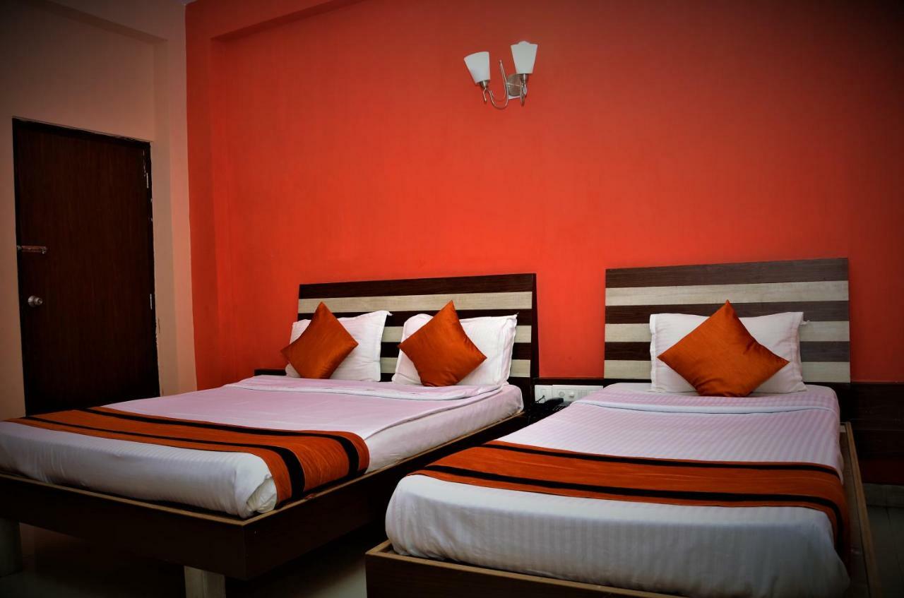 Hotel Park Lagoon Puri Buitenkant foto