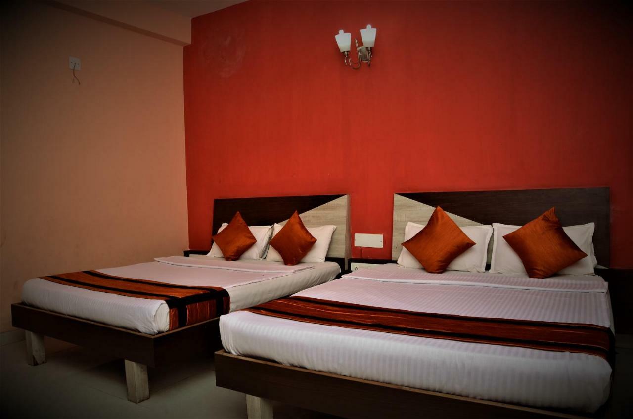Hotel Park Lagoon Puri Buitenkant foto