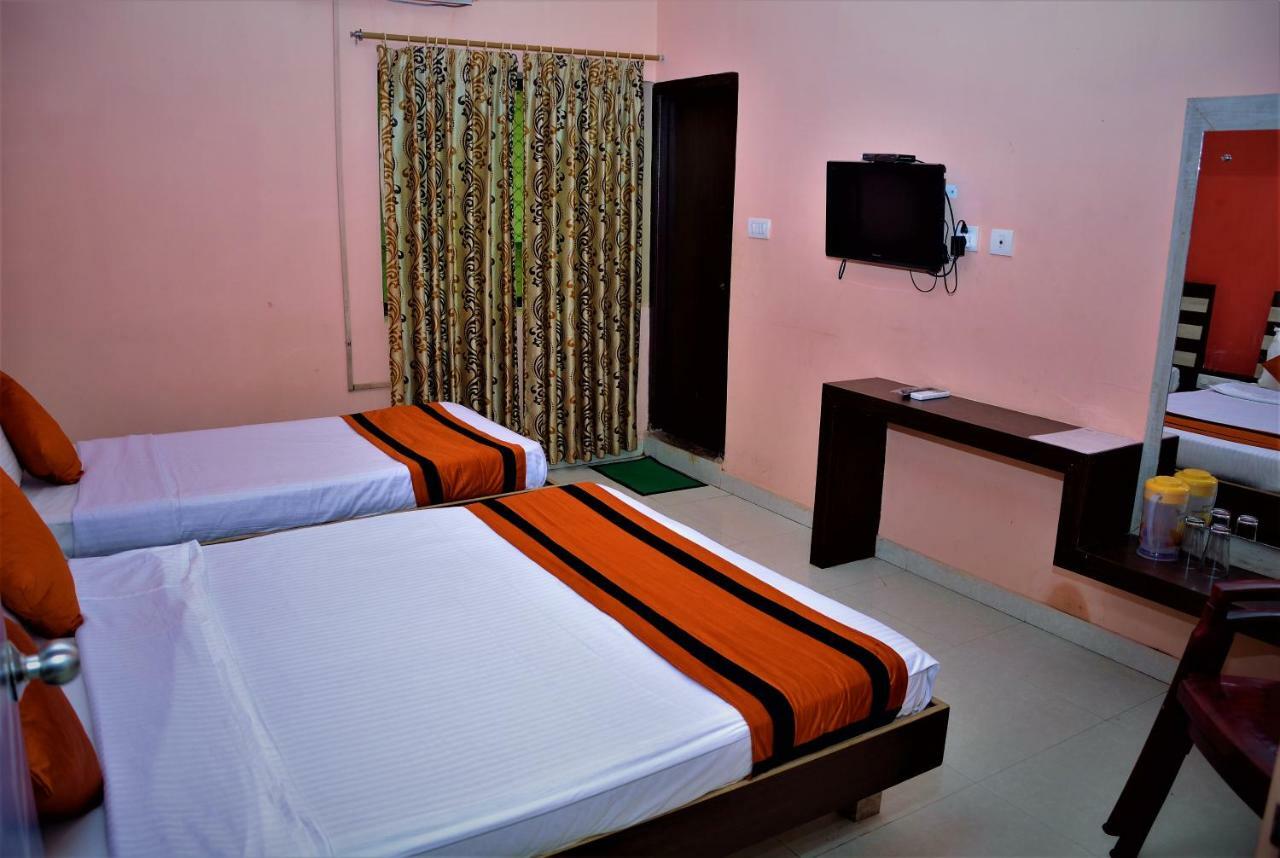 Hotel Park Lagoon Puri Buitenkant foto