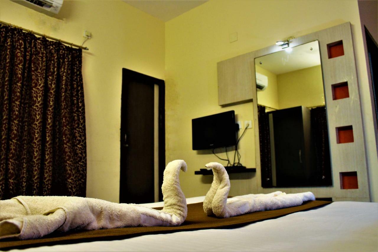 Hotel Park Lagoon Puri Buitenkant foto