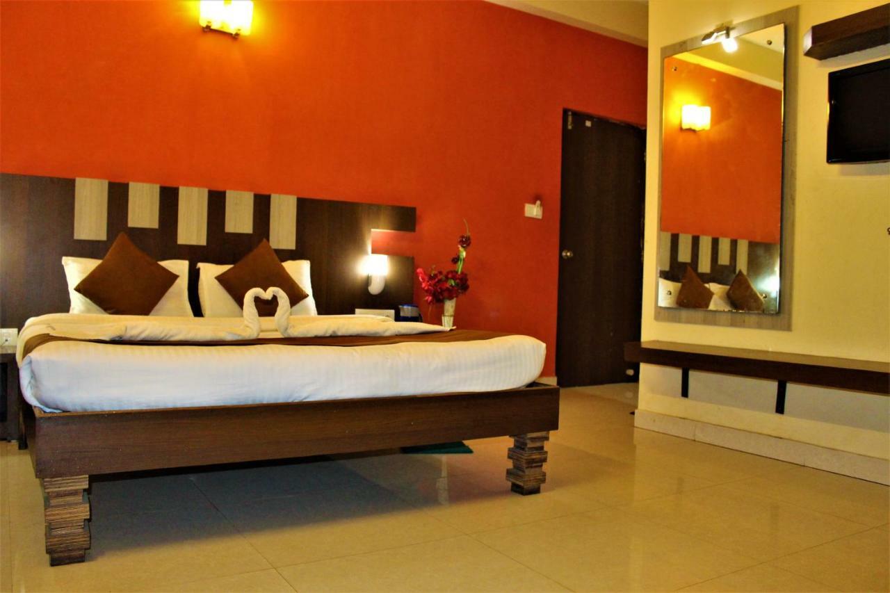 Hotel Park Lagoon Puri Buitenkant foto