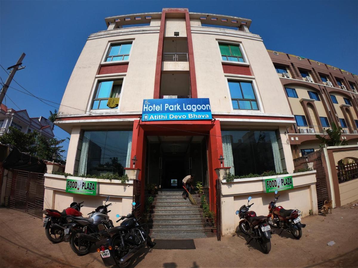 Hotel Park Lagoon Puri Buitenkant foto